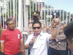 Anggota DPRD NTB Sibuk Berpolitik, Ratusan PKL Unjuk Rasa 