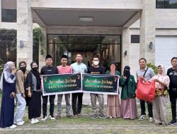 Bank NTB Syariah Bagikan Paket Berbuka Puasa di Mataram