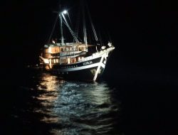 Alami Masalah Mesin Kapal di Selat Lombok, 26 Orang Dievakuasi ke Teluk Nara