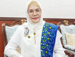 Resmi Dikukuhkan, Hj Waridah Mujiburrahman Nahkodai BKMT Kota Mataram