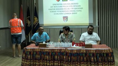 Turis Asing Dideportasi Usai Protes Bising Warga Mengaji di Masjid 