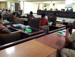 Gabungan Fraksi DPRD Lobar Minta Bupati Pecat Dirut PDAM Giri Menang