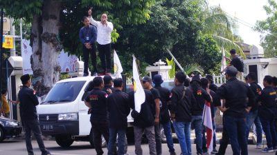LSM KASTA NTB Demo PN Mataram, Tuntut Pembebasan Aktivis 