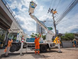 Banyaknya Kabel yang Terpasang pada Tiang hingga ke Pemukiman, Yuk Kenali yang Mana Milik PLN