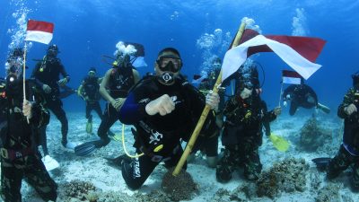 Danrem 162/WB Lakukan Penanaman Terumbu Karang dan Parade Bendera di Gili Trawangan