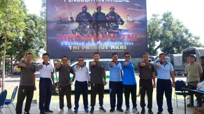 Menyambut HUT Ke-78 TNI, Danrem 162/WB Laksanakan Senam Bersama dan Bakti Sosial
