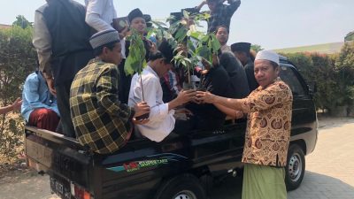 Gagas Program ”Hijau Pesantrenku, Lestari Desaku” Sulhan Muchlis Pelopori Gerakan Penghijauan dari Pondok Pesantren