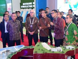 Kunjungi Booth PLN di WHC 2023, Dirut PLN Paparkan Pengembangan Hydropower Tanah Air Pada Presiden Joko Widodo