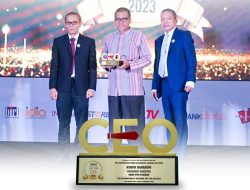 Sukses Kembangkan Bank dan Raih Banyak Prestasi, Dirut Bank NTB Syariah Raih Anugerah Top 100 CEO 2023