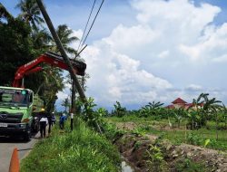 PLN Gerak Cepat Atasi Gangguan Tiang Roboh di Gapuk Lombok Barat