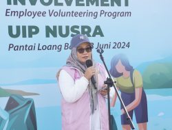 Semarak Hari Lingkungan Hidup, Srikandi PLN Bali-Nusra Bersihkan Pantai Loang Baloq