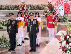 Kirab Bersejarah: Duplikat Bendera Merah Putih dan Teks Proklamasi Diarak dari Monas ke Ibu Kota Nusantara