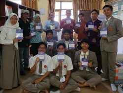 Buku Harian Merah Muda: Kolaborasi Sastra yang Hidupkan Kembali Romansa Era 80-an di SMAN 1 Mataram