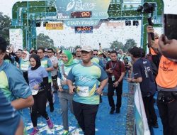 Lari Demi Bumi: PLN Berikan Motor Listrik kepada 5 Pengemudi Ojol di Electric Run 2024