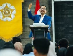 Di Balik Kepemimpinan Prabowo: Mahfud MD Ungkap Strategi ‘Membingungkan’ di Kabinet Merah Putih