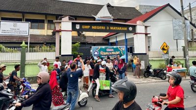 1.000 Takjil untuk Sesama, Alumni Dolar 87 Sebarkan Berkah Ramadhan di Ampenan