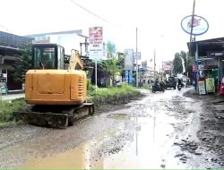 Setelah Bertahun Dikeluhkan, Jalan Terong Tawah Akhirnya Diperbaiki Pemkab Lombok Barat