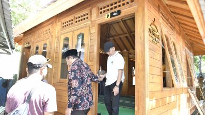 Bank NTB Syariah Bangun Musholla di Pantai Nipah, Dukung Wisata Halal Lombok