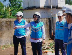 Turun ke Tengah Banjir, GM PLN NTB Buktikan Komitmen Layanan dan Kemanusiaan