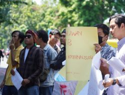 Tak Ada Aliran Dana, Massa Tuntut Pembebasan Mawardi Khairi