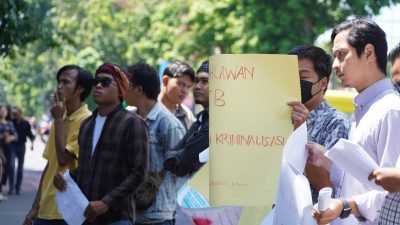 Tak Ada Aliran Dana, Massa Tuntut Pembebasan Mawardi Khairi