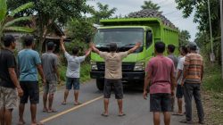 Penyetopan Dump Truk Berujung Polemik, Kades Beberkan Fakta Mediasi, Sopir Ancam Turun Demo