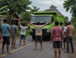 Penyetopan Dump Truk Berujung Polemik, Kades Beberkan Fakta Mediasi, Sopir Ancam Turun Demo